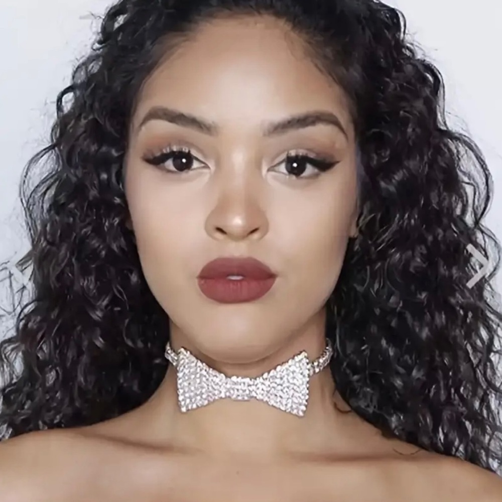 Silver bow choker